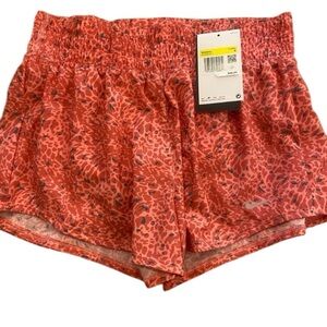 Nike Women’s Training Athletic Lined Shorts New size small